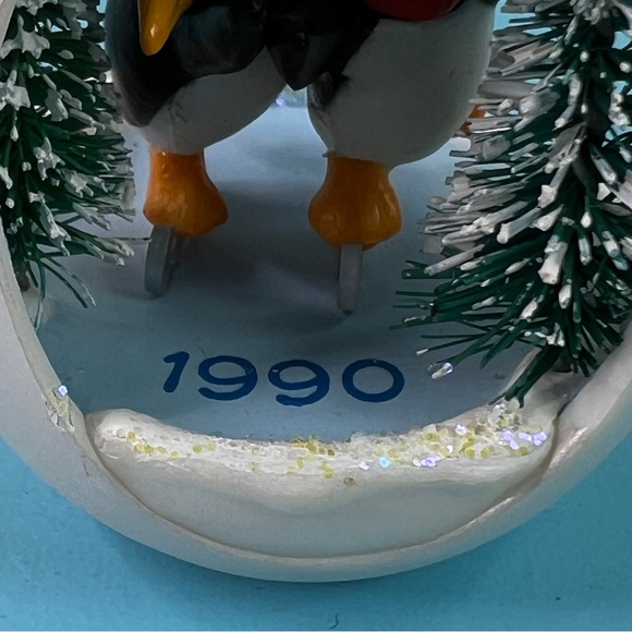 Hallmark Keepsake Ornament Winter Surprise Handcrafted & Dated 1990 QX444-3 - Picture 5 of 13